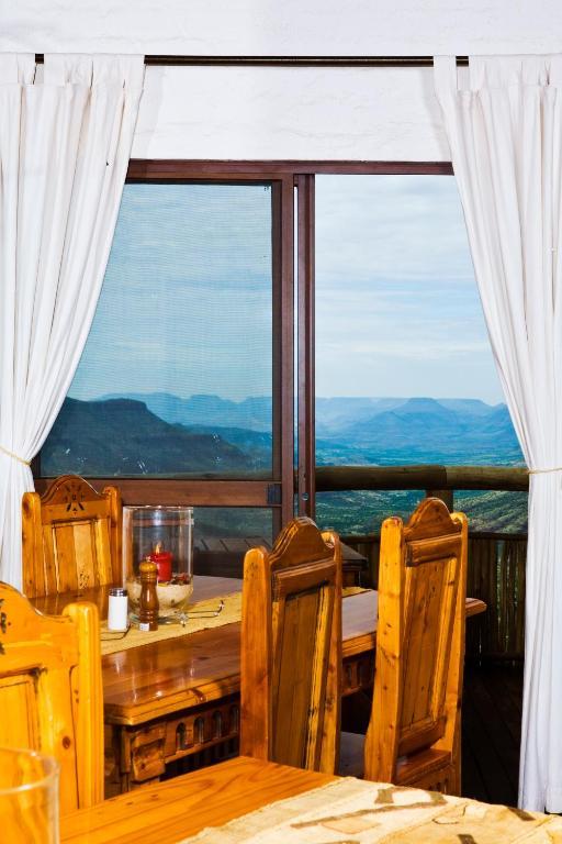 דמראלנד Grootberg Lodge מראה חיצוני תמונה
