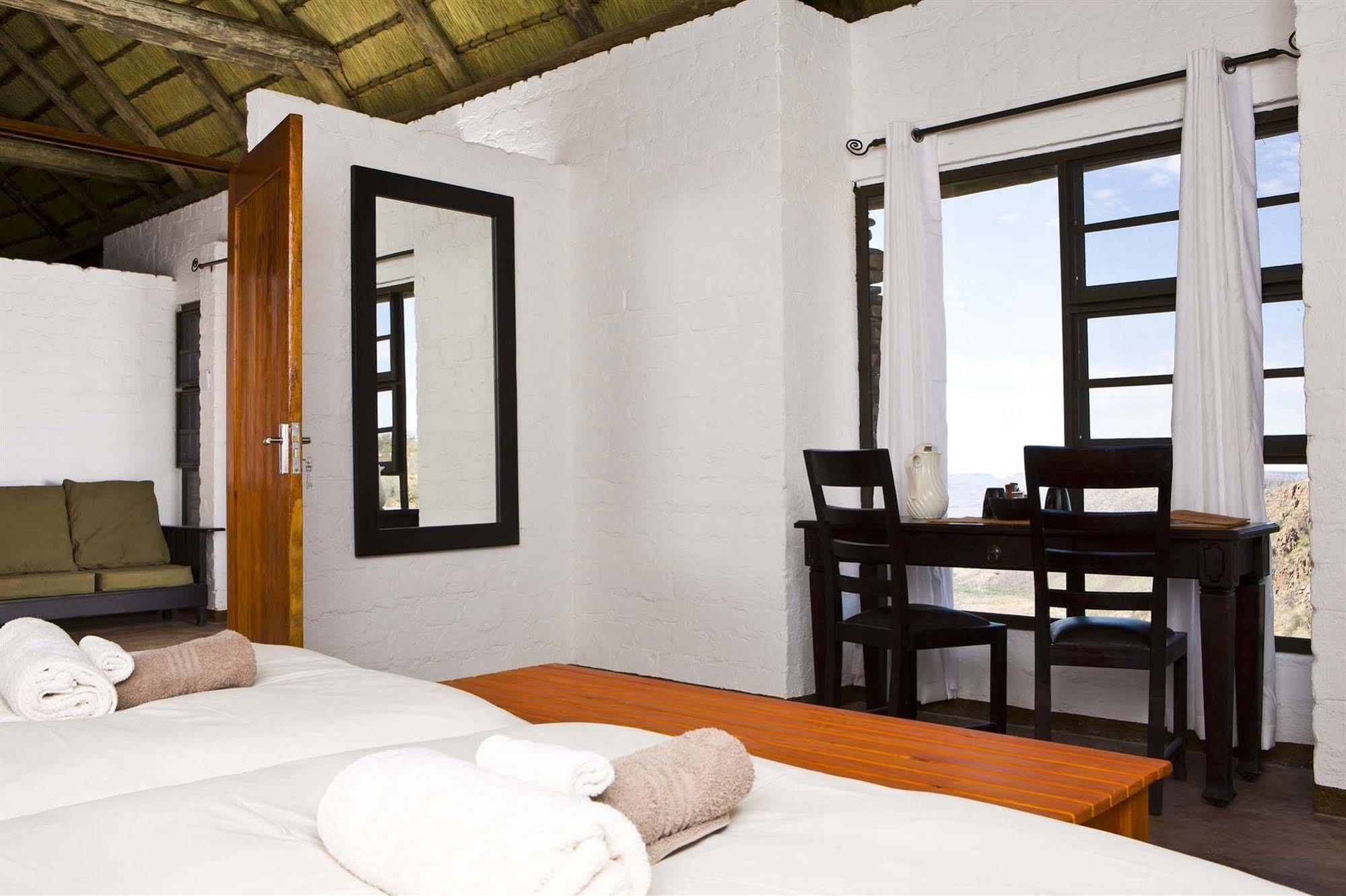 דמראלנד Grootberg Lodge מראה חיצוני תמונה